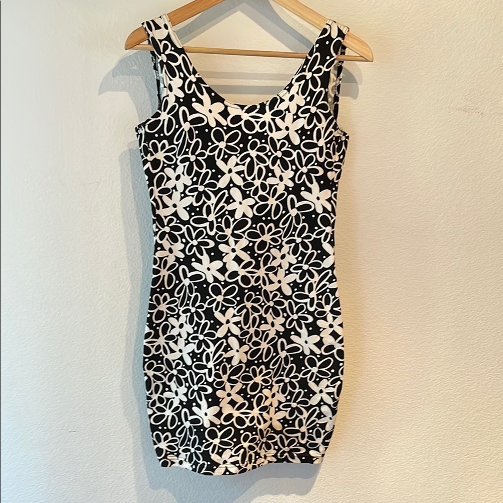 Concepts Floral Black and White Body-con Open Scoop Back Mini Dress, Size Jr L